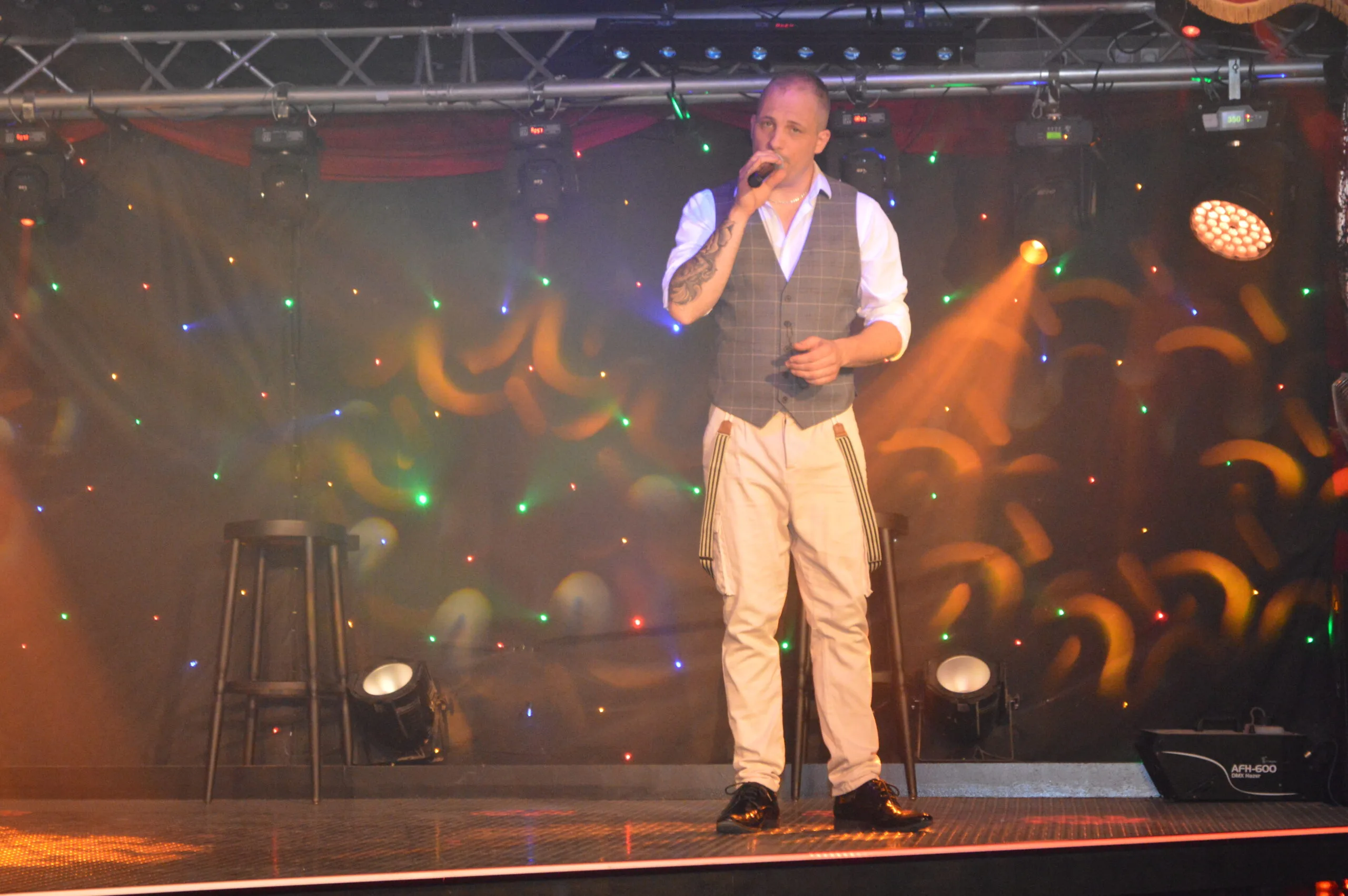 Tony Parkan – chanteur