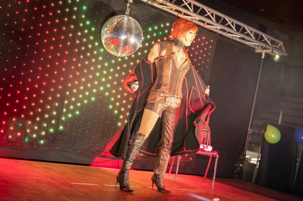 Les Stars Angels-spectacle-Miss Caline transformiste-Mylene Farmer